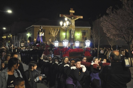 El Cristo Nazareno a su paso por la plaza de España (VAQUERO)