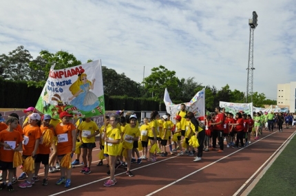 Desfile de los niños en las XIII edición de las olimipiadas del Ave María 