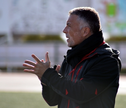 Óscar Felipe durante un encuentro como entrenador del FC Cubillas (J. PALMA)