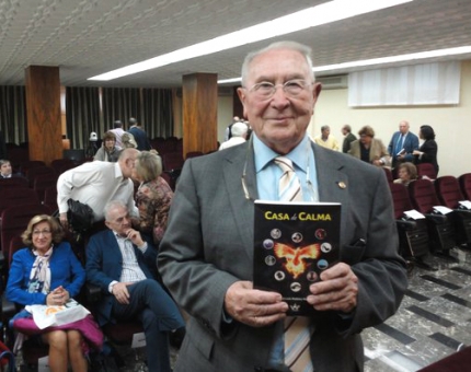 José Luis Robles durante la presentación de su nuevo libro en otros ambientes culturales de Jaén 