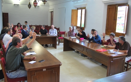 Miembros del Consejo Escolar Municipal durante una de las votaciones de la sesión del 20 de octubre pasado. 