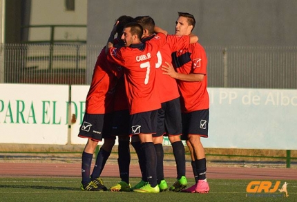 Los alboloteños celebran el primer gol de Mario ante la UD Alfacar (GRJ)