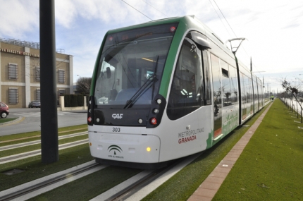 El Metropolitano en una de su pruebas por el tramo Albolote-Maracena. 