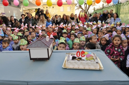 Los escolares se preparan para soplar las velas de 30 cumpleaños de La Casita. 