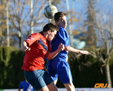 Una acción del partido disputado entre el Albolote CF y At. Zubia (GRJ)