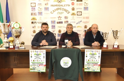 Momento de la rueda de prensa de presentación del evento en el Salón de Plenos del Ayuntamiento. 