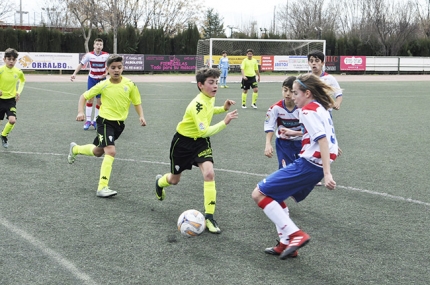 Una de las jugadas del partido que enfrentó al Granada con el Córdoba.