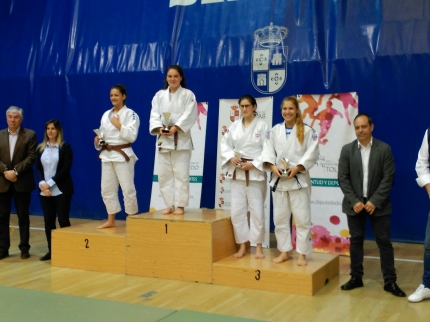 Podio de la categoría júnior femenina -70 kg.