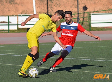 Una jugada del encuentro que el FC Cubillas disputó en casa ante el Águilas (GRJ)