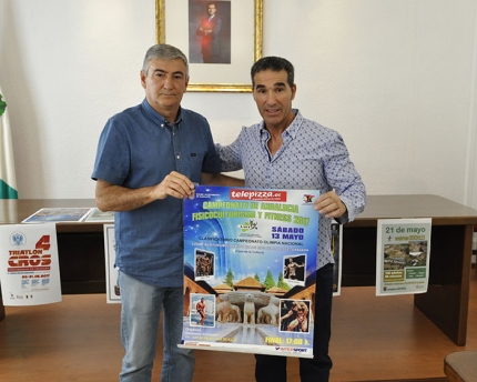 El concejal de Deportes, Diego Valero, (izda.) y Juanjo López, durante la presentación del campeonato. 