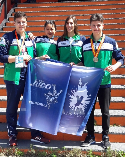 Delegación del Club Chinchilal en la que aparece Ernesto Morales con su medalla de plata. 