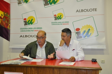 El coordinador local de IU, Emilio ópez, junto al portavoz de IU Ganemos, Juan Francisco Arenas en rueda de prensa 