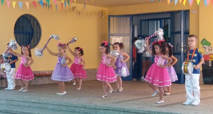 Una de las actuaciones del alumnado de infantil. 