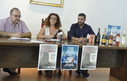 La concejala de fiestas, Rosi Madrid, en rueda de prensa 