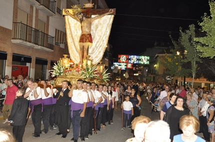 Un momento de la Procesión a su paso por la Plaza de España 