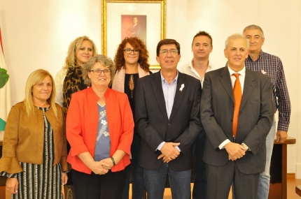 Foto de familia tras la rueda de prensa 