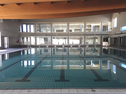 Interior de la piscina cubierta del CDU de Albolote