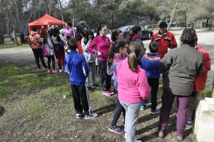 Jóvenes participando en la gimkana organizada por la concejalía de Juventud en la Candelaria de 2017