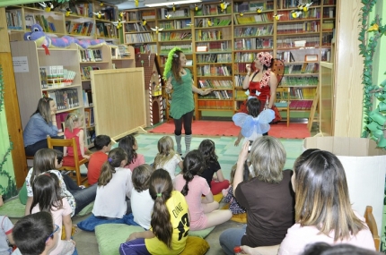 Taller de cuentacuentos en la biblioteca de Albolote