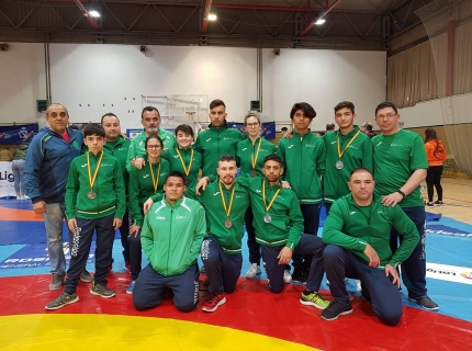 Integrantes de la selección andaluza de Sambo, entre ellos los deportistas y medallistas del club Blas González. 