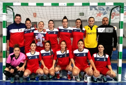 Integrantes del equipo Albolote Futsal posan bajo palos antes del inicio del partido /A.F. 