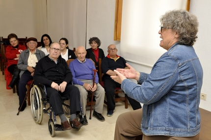 La alcaldesa, Conchi Ramírez, durante su explicación en el salón de plenos. 