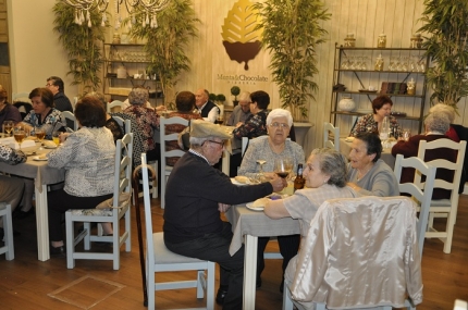 Comida de los mayores en El Chaparral