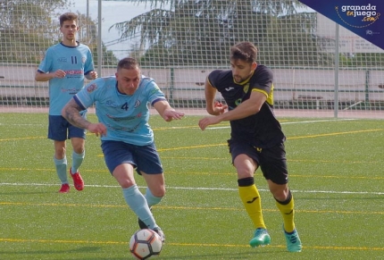 Una acción del partido que disputó el FC Cubillas en casa ante el CD Campotéjar (GRANADAENJUEGO.COM)