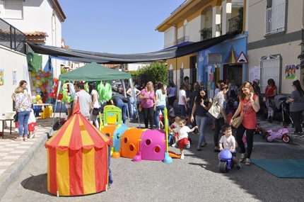 Juegos y entretenimiento en la fiesta fin de curso de la escuela infantil Galopín.