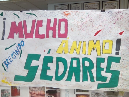 Pancarta de apoyo a Sédares elaborada por sus compañeros y amigos del IES Aricel