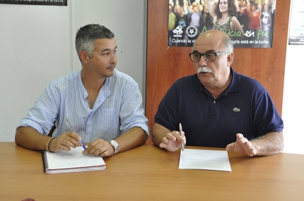 El coordinador local de IU, Emilio López (dcha) junto al portavoz municipal de IU Ganemos,Juan Francisco Arenas, (Izquierda) 