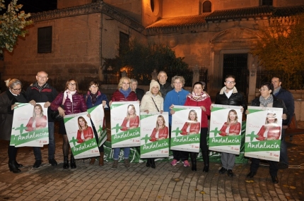 militantes socialistas en la tradicional pegada de carteles 