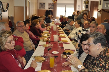 Algunos de los mayores participantes en la comida