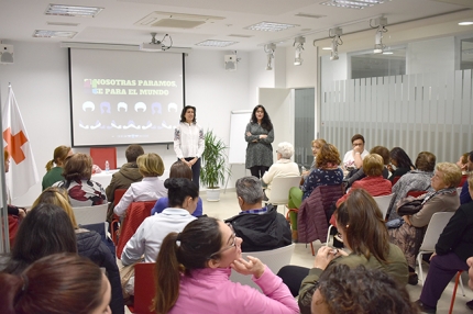 Inicio de la charla en la sede de Cruz Roja Albolote.