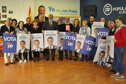 Comienzo de la campaña electoral con un acto de presentación del candidato en la sede local del PP 