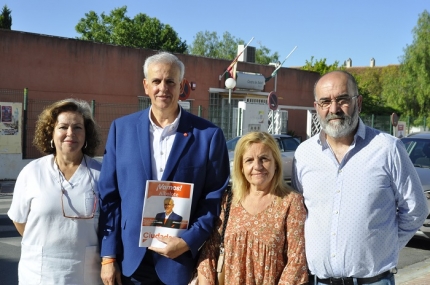 Miembros de Ciudadanos en el centro de salud 