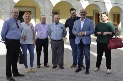 Salu Ureña junto con miembros de su candidatura 