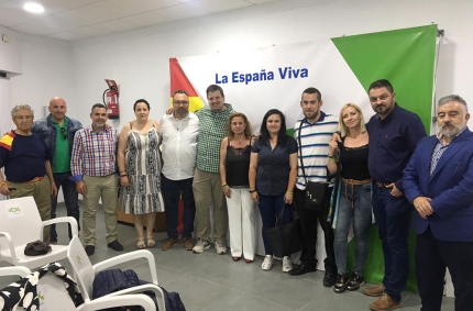 Miembros de la candidaturas de Vox en la sede de la formación en la calle Calderón la noche electoral. 