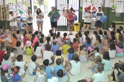 Escolares de Albolote disfrutan de las Colonias Urbanas en el colegio Abadía.