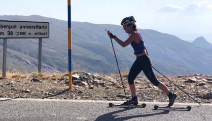 Victoria Padial en plena ascensión a Sierra Nevada