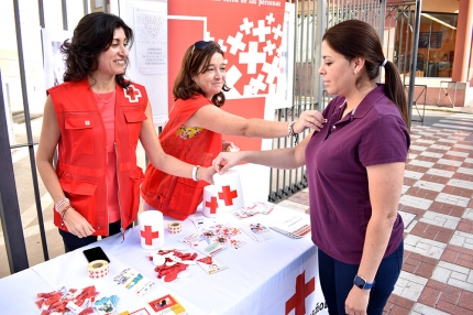 Gestos como este de hoy en Albolote se han producido también en numerosos pueblos y ciudades de España 