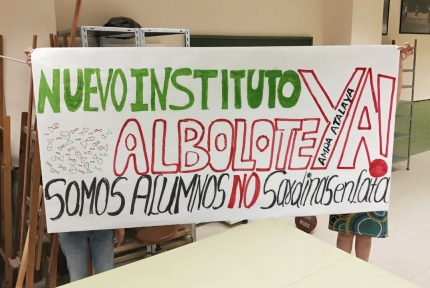 Una de las pancartas elaborada por la AMPA Atalaya del IES Aricel para la manifestación de hoy /AMPA ATALAYA 