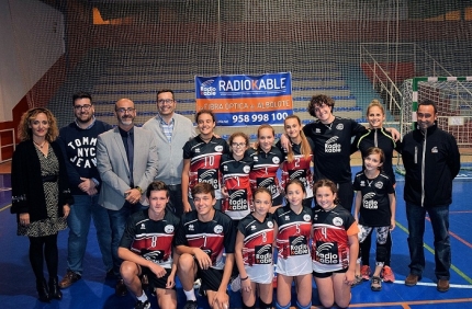 El alcalde, Salu Ureña, visita uno de los entrenamientos de los equipos de Voley 