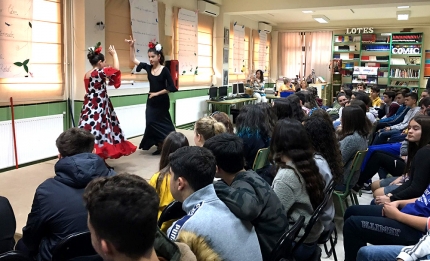 Un momento de la actuación en la biblioteca José Redondo del IES Aricel/ IES ARICEL