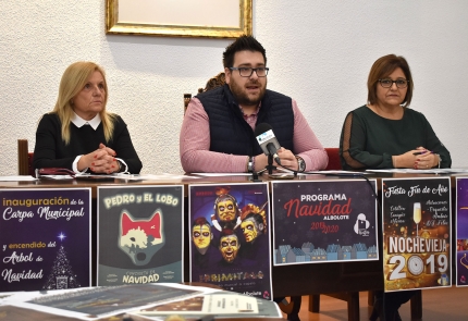 Los concejales Carmen Calderay, Juanjo Martínez y Toñi Guerrero, durante la rueda de prensa 