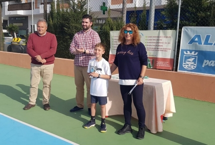 Jesús Nievas con su trofeo 