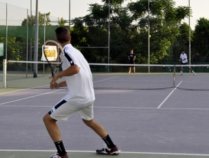 Un jugador del trofeo de tenis local 