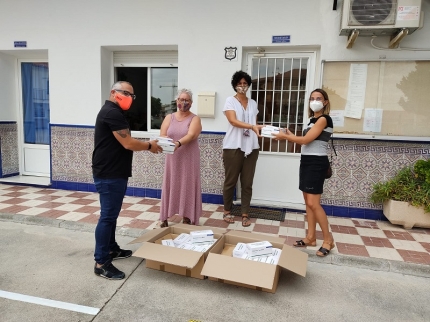 Entrega de mascarillas en el colegio Ave María 