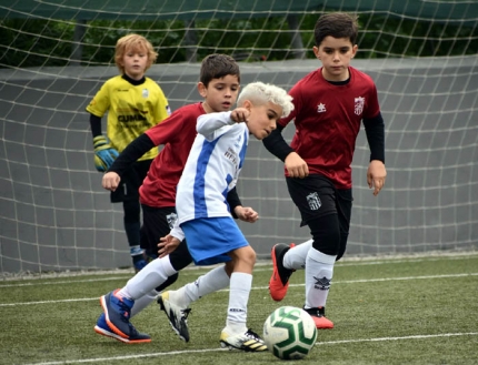 Una jugada del partido del Español Albolote de Cuarta Andaluza Prebenjamín (ESPAÑOL ALBOLOTE)