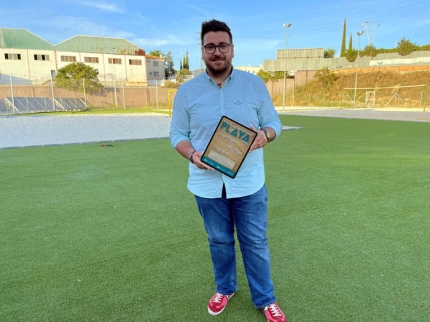 Juan José Martínez, concejal de Deportes, en las instalaciones deportivas de playa 